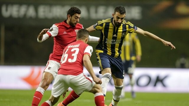 Fenerbahçe&#039;de yeni kaptan Mehmet Topal