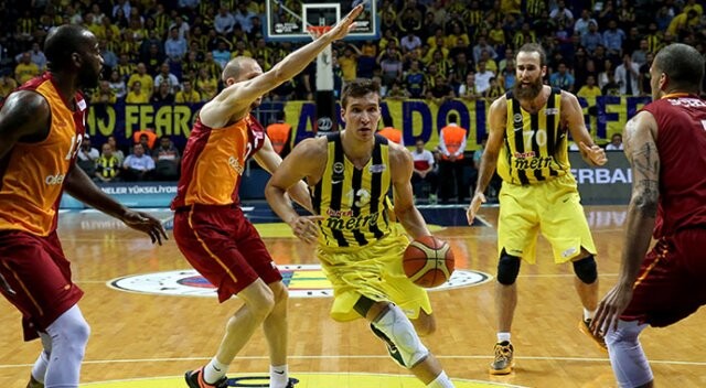 Fenerbahçe, Galatasaray Odeabank&#039;ı 93-79 mağlup etti