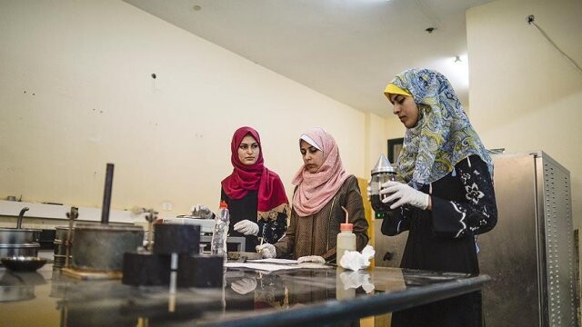 Gazzeli kadın mühendisler kendi kendini onaran asfalt üretti