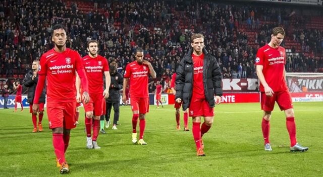 Hollanda Ligi&#039;nin köklü kulüplerinden Twente küme düşürüldü
