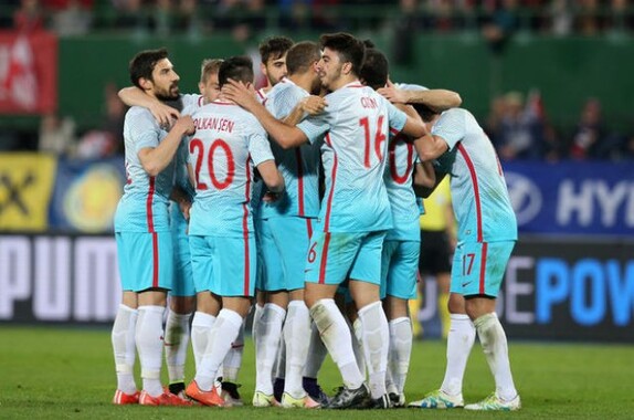 İngiltere-Türkiye maçını Deniz Aytekin yönetecek