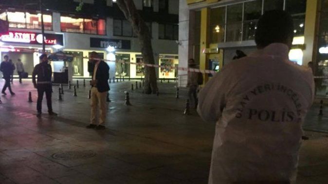 Kadıköy&#039;de taksicilerle dolmuşçular çatıştı: 1 yaralı