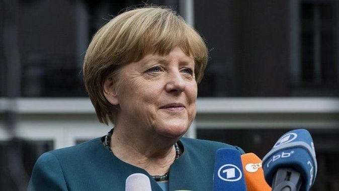 Merkel&#039;den &#039;vizesiz seyahat&#039; açıklaması
