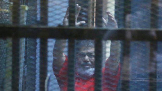 Mursi&#039;ye erteleme 6 kişiye idam