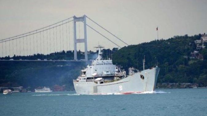 Rus kargo gemisi İstanbul boğazından geçti