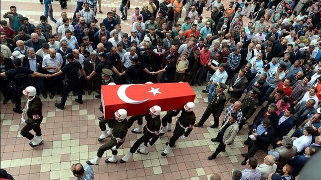 Şehit Astsubay Yıldırım&#039;ın cenazesi toprağa verildi