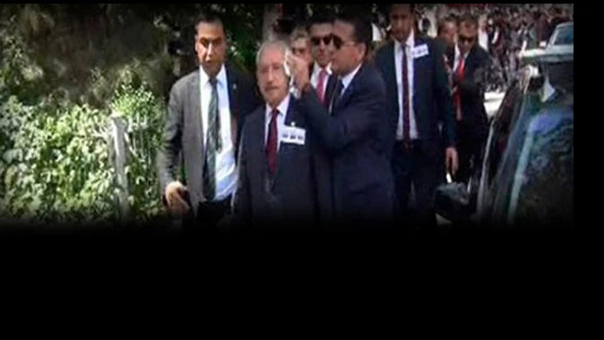 Şehit cenazesinde Kılıçdaroğlu&#039;na yumurtalı saldırı