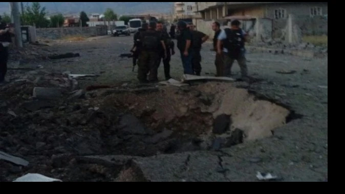 Silopi&#039;de polis aracına bombalı saldırı!