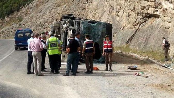 Antalya&#039;da yolcu otobüsü devrildi, 1 kişi öldü 9 da yaralı var
