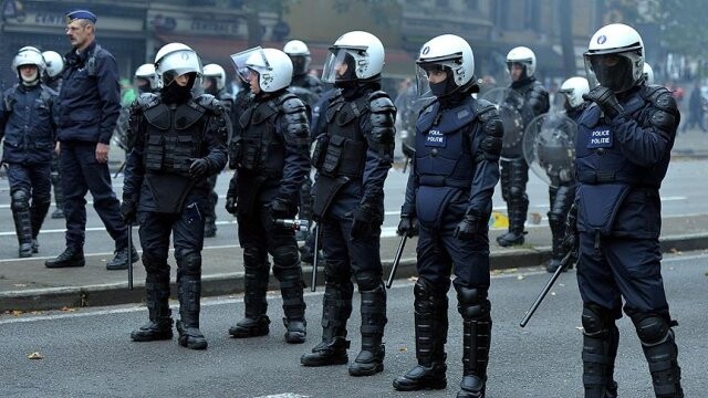 Belçikalı polislere &#039;silahlarınızı eve götürün&#039; tavsiyesi