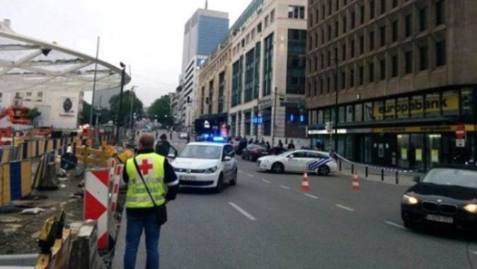 Brüksel&#039;de bomba alarmı! Alışveriş merkezi boşaltıldı