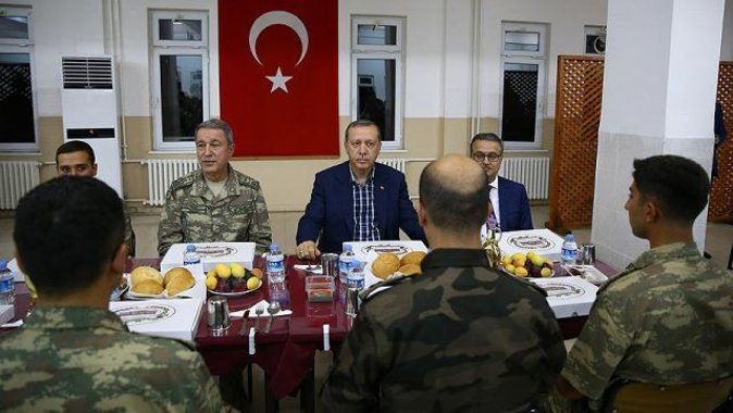 Cumhurbaşkanı Erdoğan Şırnak&#039;ta askerler ile iftar yaptı