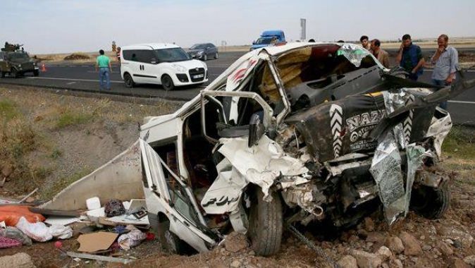 Diyarbakır&#039;da korkunç kaza, 6 kişi hayatını kaybetti