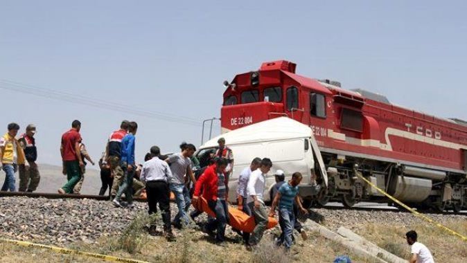 Elazığ&#039;daki tren kazasında 2 makinist adliyeye sevk edildi