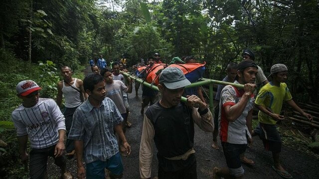 Endonezya&#039;da toprak kayması: 35 ölü