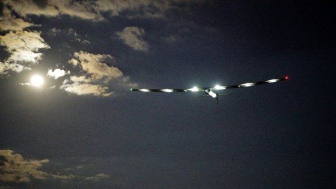 Güneş enerjisiyle çalışan uçak Atlas Okyanusu’nu 3 günde geçti