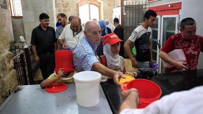 Hürrem Sultan aşevi 464 yıldır Kudüs&#039;teki yoksullara yemek dağıtıyor
