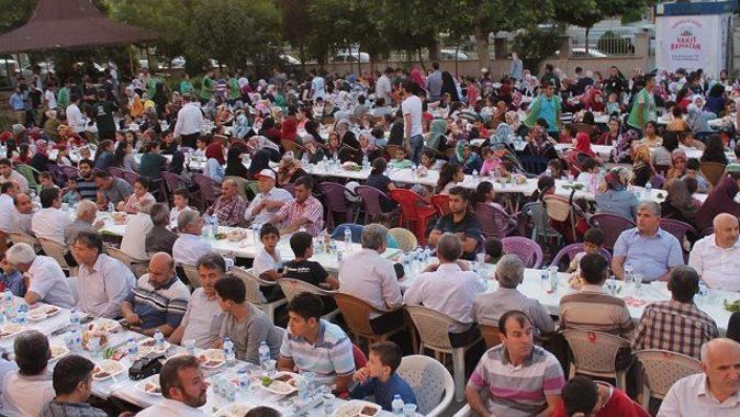 İHH&#039;dan Adıyaman&#039;da 3 bin kişiye iftar