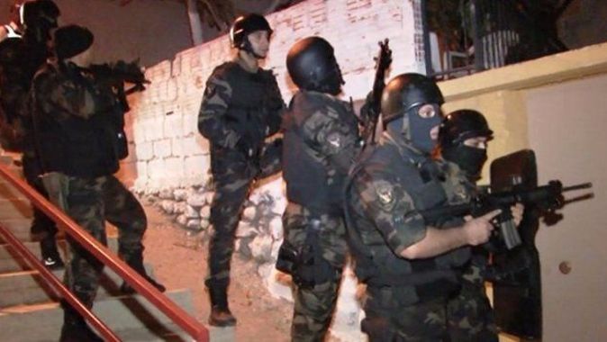 İstanbul&#039;da DAEŞ operasyonu... 2 canlı bomba yakalandı