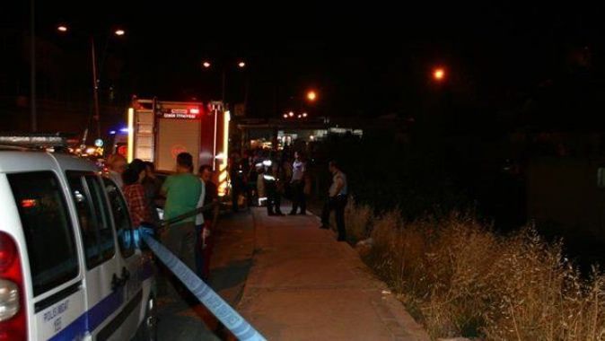 İzmir&#039;de otomobil devrildi: 2 ölü, 2 yaralı