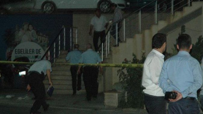 İzmir&#039;de silahlı kavga: 2 ölü, 4 yaralı