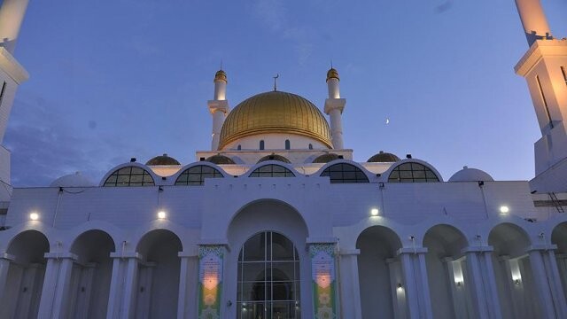 Kazakistan&#039;daki camilerde iftar