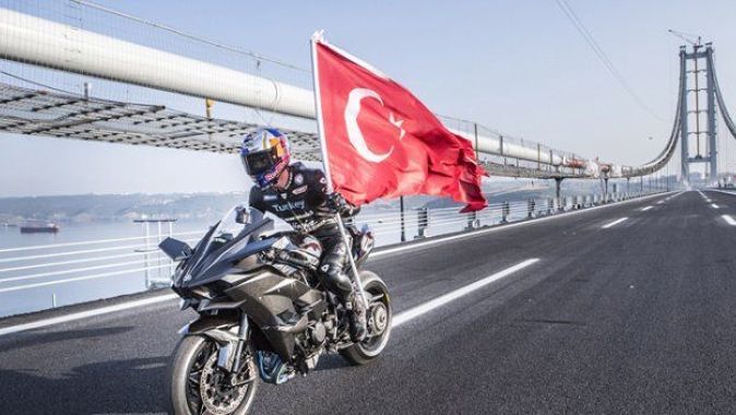Kenan Sofuoğlu, Osmangazi Köprüsü&#039;nde dünya rekoru kırdı
