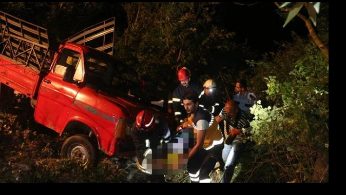 Kocaeli&#039;de kamyonet ormanlık alana devrildi, sürücüsü öldü