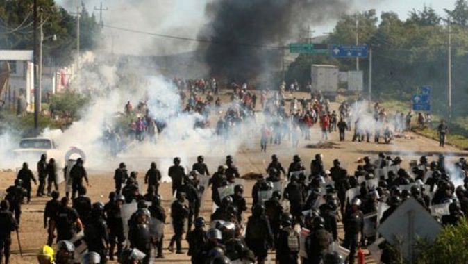 Meksika&#039;da öğretmenler polisle çatıştı: 6 ölü, 100 yaralı