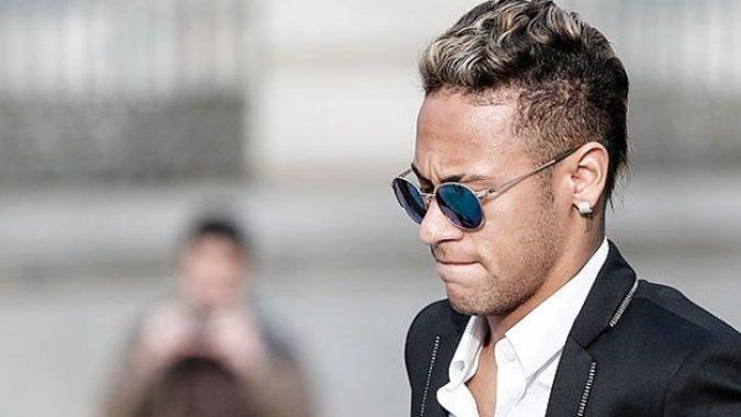 Neymar özür diledi