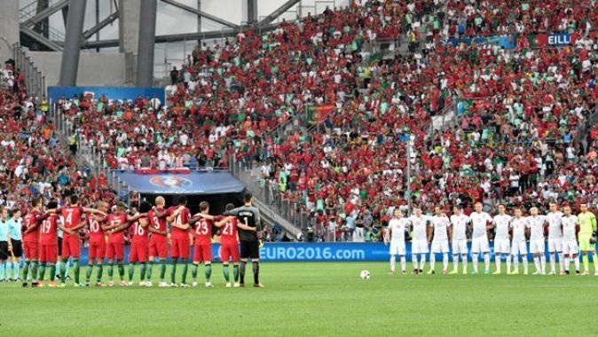 Polonya-Portekiz maçında İstanbul için saygı duruşu