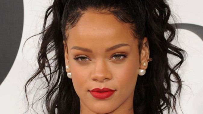 Rihanna konserinde hüngür hüngür ağladı