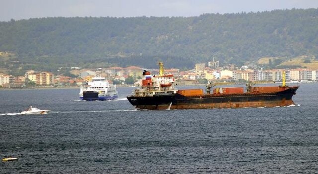 Rus gemileri Çanakkale Boğazı&#039;ndan peş peşe geçti