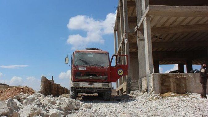 Rus uçakları Halep&#039;te sivil savunma merkezini vurdu
