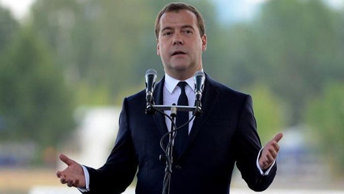 Rusya Başbakanı Medvedev’in &#039;dayanın&#039; çağrısı şarkı oldu