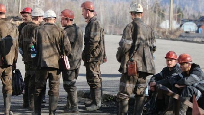 Rusya&#039;da madende yangın: 75 işçi mahsur