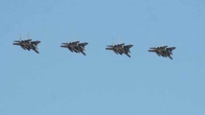 Savaş uçakları, PKK sığınaklarına bomba yağdırıyor