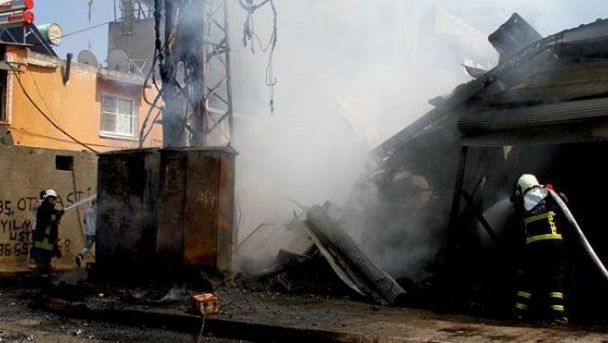 Trafo patladı, ev ve iş yerleri kül oldu