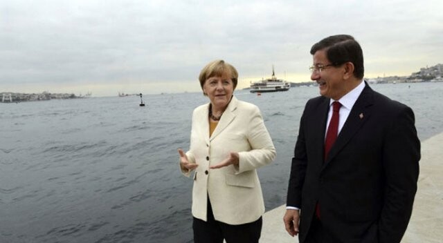 Türkiye&#039;ye gelip gülücükler saçan Merkel, herkesi kandırdı mı?