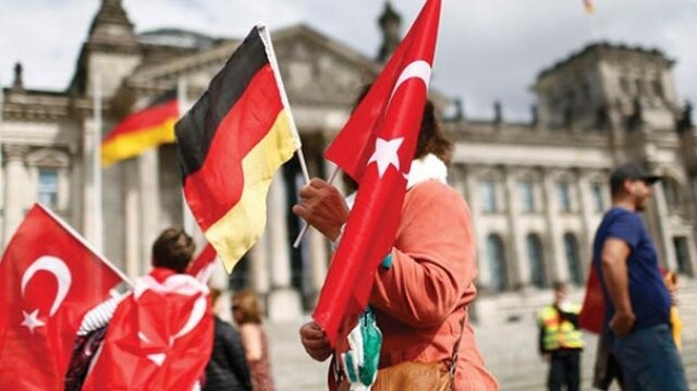 Türkler Almanya&#039;da parti kuruyor