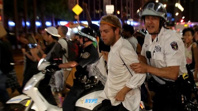 ABD&#039;de polis şiddeti ve ırkçılık karşıtlarına tutuklama