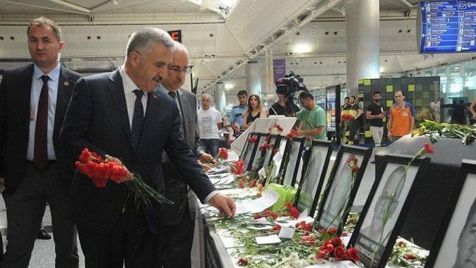 Bakan Arslan Atatürk Havalimanı&#039;nda incelemelerde bulundu