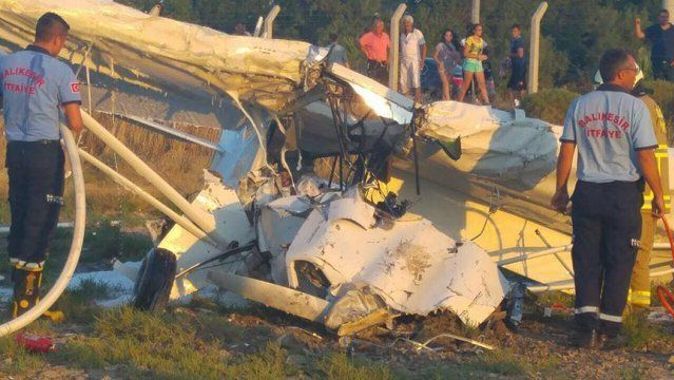 Balıkesir&#039;de eğitim uçağı düştü: 2 ölü