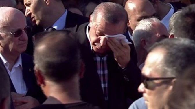 Cumhurbaşkanı Erdoğan gözyaşlarına hakim olamadı