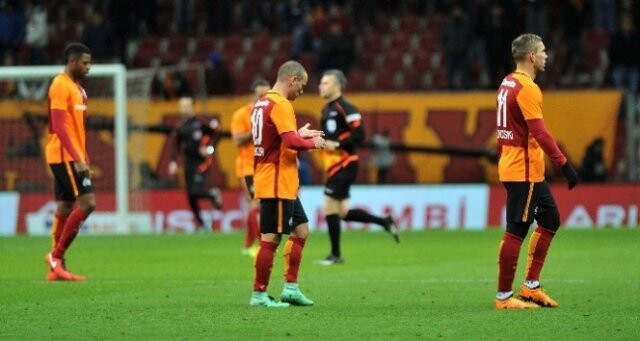Galatasaray, Manchester United&#039;ı deviremedi