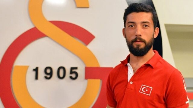 Galatasaraylı sporcu bıçaklandı