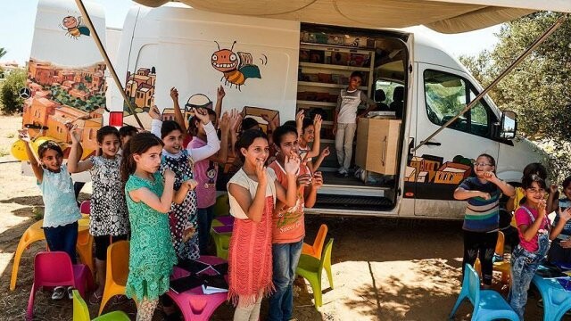 Gazzeli çocuklara gezici kütüphane hizmeti