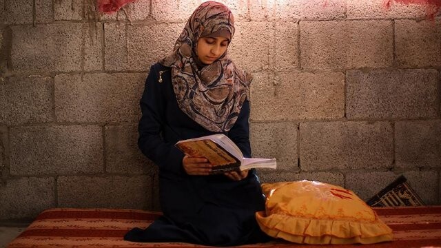 İsrail saldırılarında hayalleri &#039;yıkılmayan&#039; Gazzeli genç kız