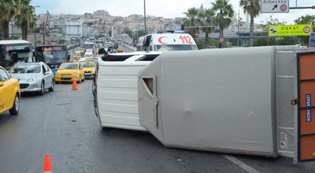 İstanbul&#039;da trafiği kilitleyen kaza