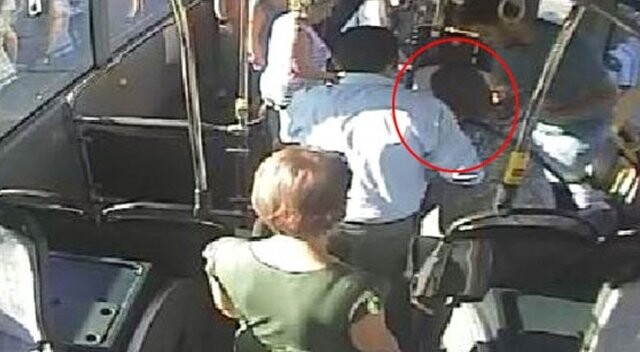 Kalp krizi geçiren yolcu için mücadele otobüs kamerasında